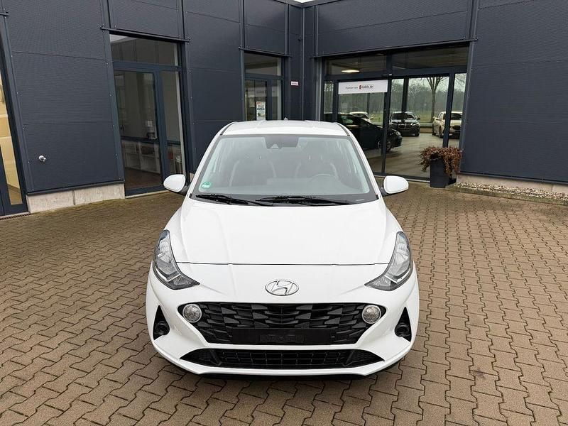 Gebraucht Hyundai i10 Select 67 PS (49 kW) 2021 Weiß Kleinwagen