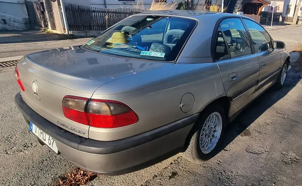 Gebraucht Opel Omega 136 PS (100 kW) 1996 Gelb Limousine