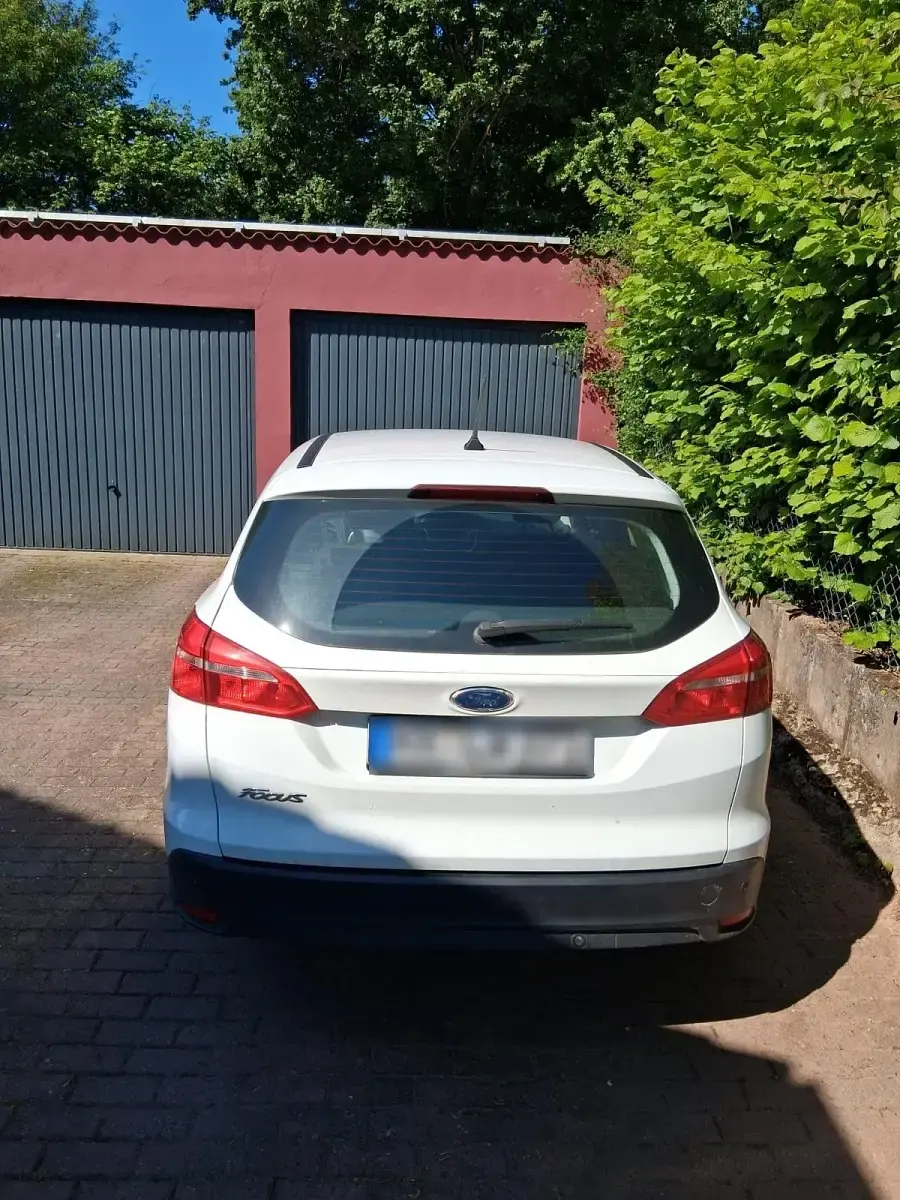 Gebraucht Ford Focus 95 PS (69 kW) 2018 Weiß Kombi
