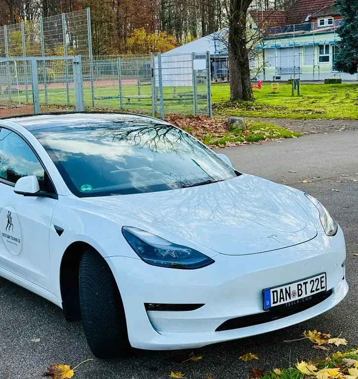 Gebraucht Tesla Model 3 366 kW (498 PS) 2023 Weiß Limousine