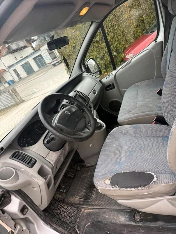 Gebraucht Renault Traffic 130 PS (95 kW) 2006 Silber Van / Kleinbus