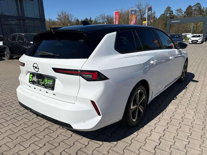 Używany Opel Astra 131 KM (96 kW) 2025 Biały Hatchback
