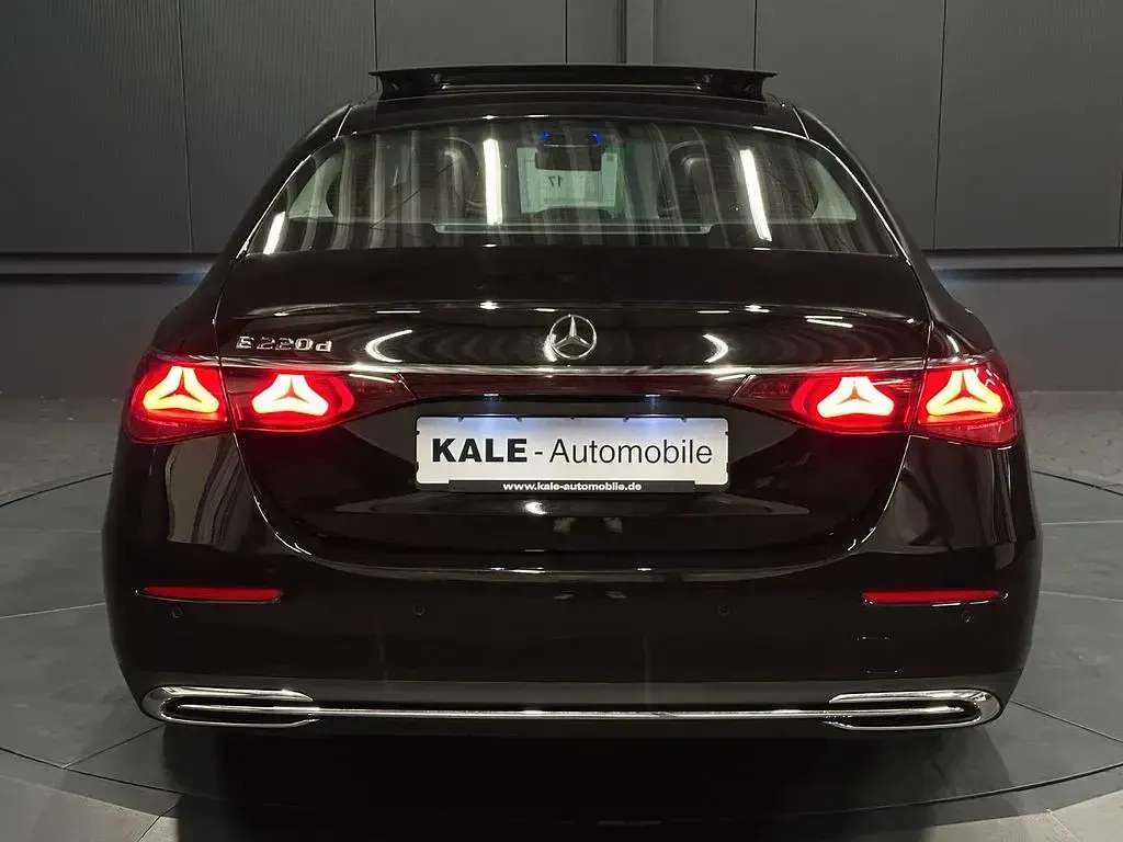 Gebraucht Mercedes E220 Advanced 220 PS (161 kW) 2024 Obsidianschwarz  metalliclack Limousine