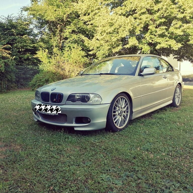 Silber Gebraucht 2004 BMW 330 Sport Line Coupé | 15.000 € (Teuer) - Bild 1/4