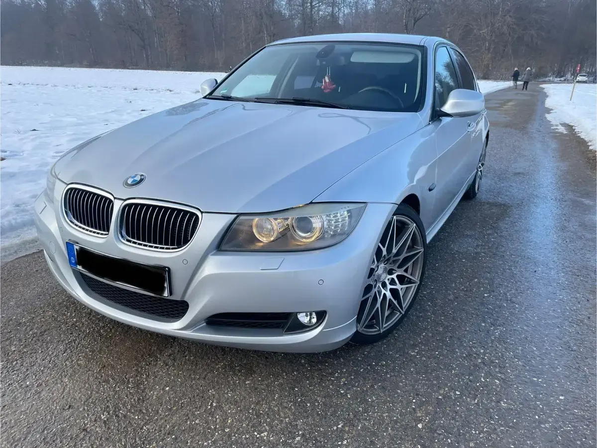 Gebraucht BMW 325 218 PS (160 kW) 2010 Silber Limousine