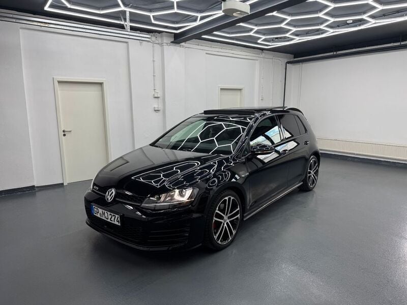 Schwarz Gebraucht 2017 VW Golf VII GTD Limousine | 15.999 € (Fairer Preis) - Bild 1/4