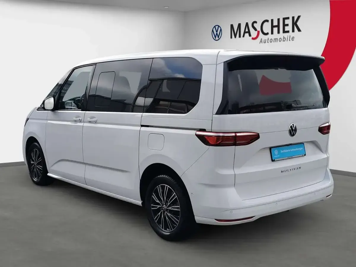 Gebraucht VW T7 Life 150 PS (110 kW) 2024 Weiß Van