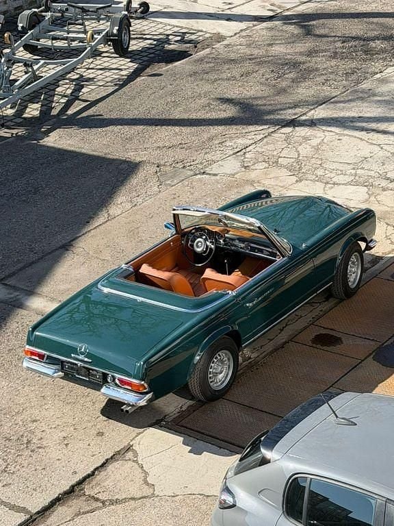 Gebraucht Mercedes 230 150 PS (110 kW) 1966 Grün Cabrio