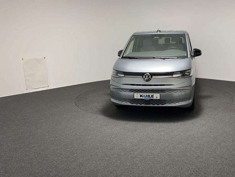 Gebraucht VW Multivan Life 150 PS (110 kW) 2026 Silber Van