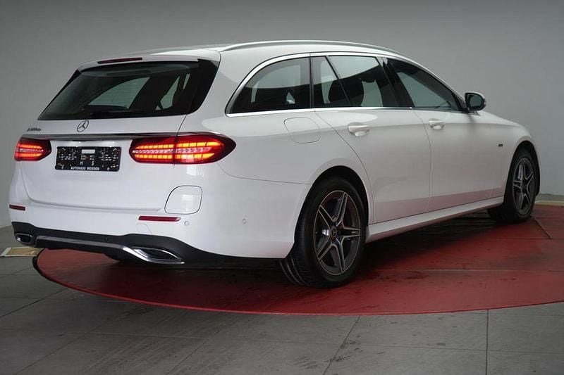 Gebraucht Mercedes E300 AMG 194 PS (142 kW) 2021 Weiß Limousine