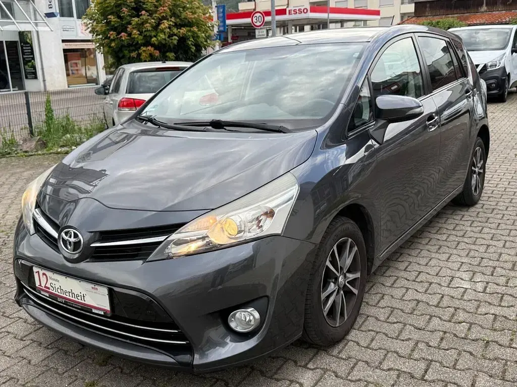 Gebraucht Toyota Verso Skyview Edition 111 PS (81 kW) 2014 Grau Van / Kleinbus