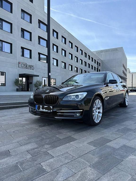 Schwarz Gebraucht 2013 BMW 730 Performance Limousine | 15.879 € (Fairer Preis) - Bild 1/4