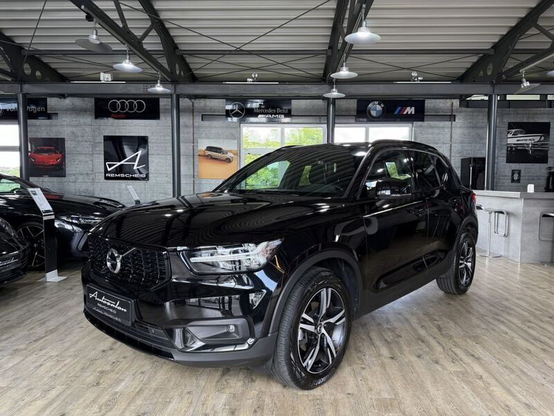 Onyx black / metallic Gebraucht 2020 Volvo XC40 R-Design SUV | 26.990 € (Etwas zu teuer) - Bild 1/4