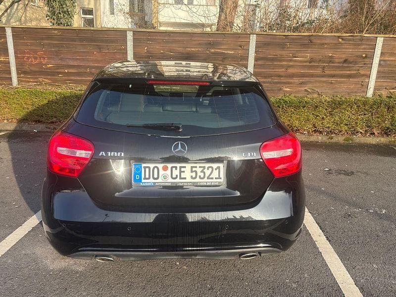Gebraucht Mercedes A180 Style 109 PS (80 kW) 2015 Schwarz Limousine