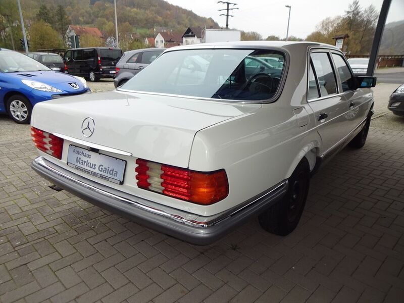 Usata Mercedes S280 156 CV (114 kW) 1983 Bianco Berlina