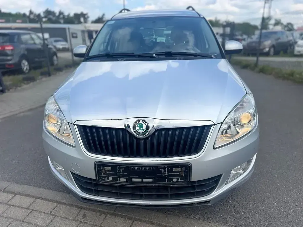 Gebraucht Skoda Roomster Plus Edition 105 PS (77 kW) 2011 Silber Van / Kleinbus