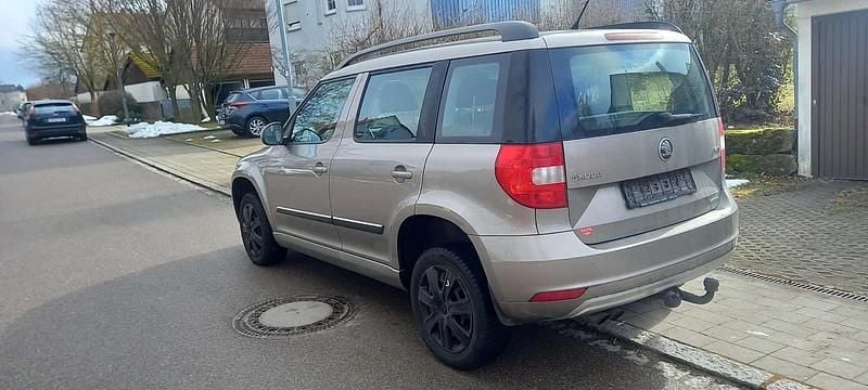 Gebraucht Skoda Yeti 110 PS (80 kW) 2015 Braun SUV