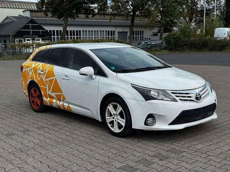 Weiß Gebraucht 2014 Toyota Avensis Executive Kombi | 3.999 € (Superpreis) - Bild 1/4