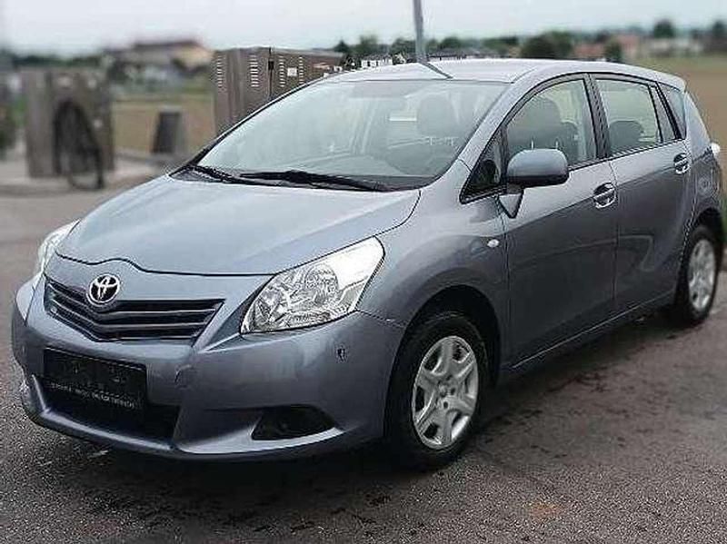 Grau Gebraucht 2011 Toyota Verso Multidrive S Van / Kleinbus | 15.350 € - Bild 1/4