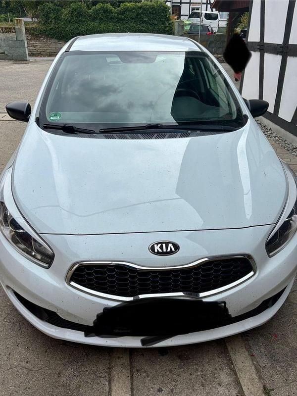 Weiß Gebraucht 2012 Kia Ceed Spirit Limousine | 6.500 € (Guter Preis) - Bild 1/4