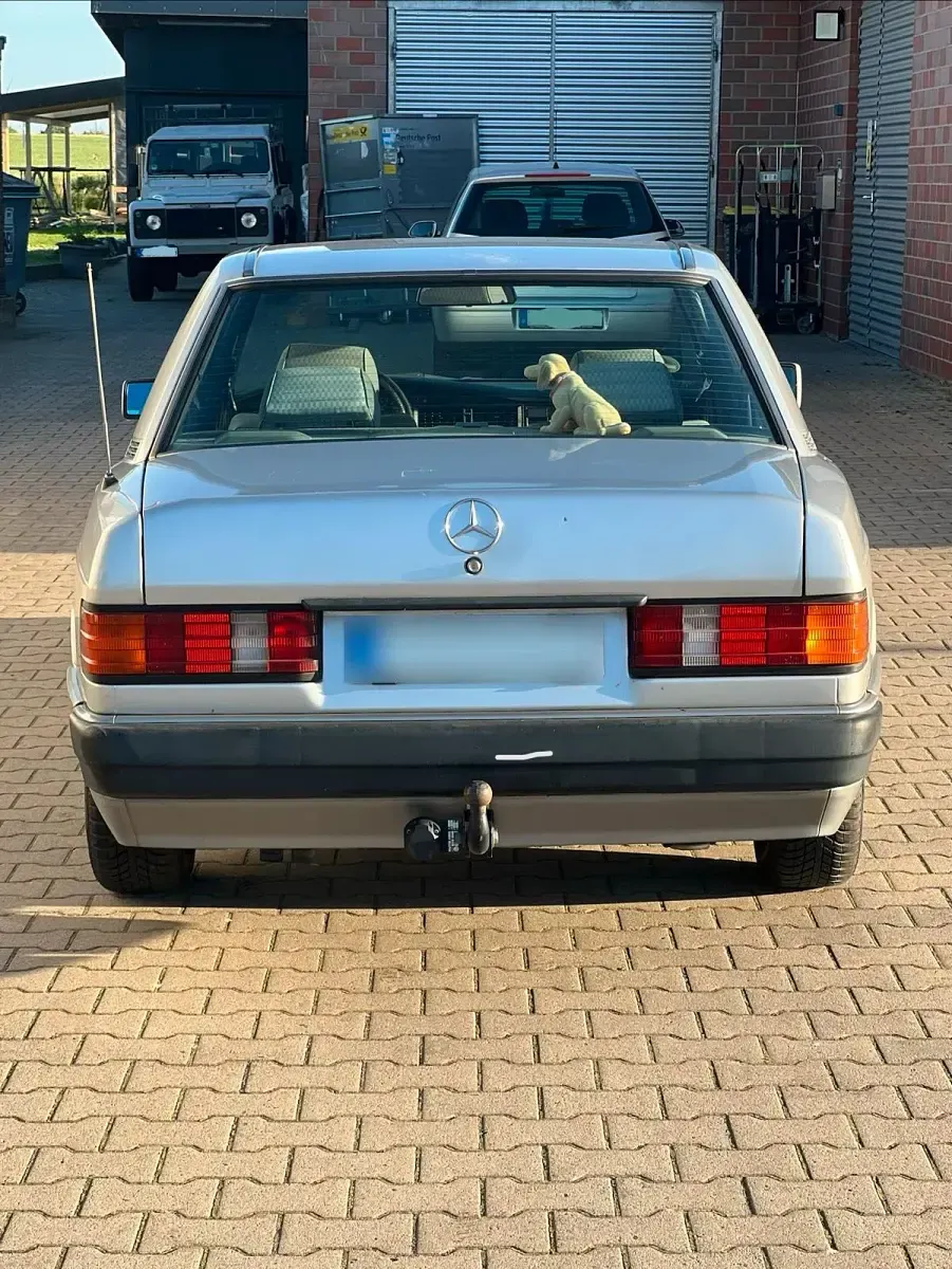 Gebraucht Mercedes 190 122 PS (89 kW) 2026 Silber Limousine