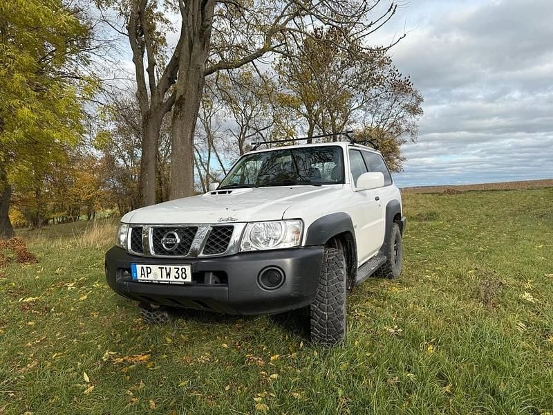 Weiß Gebraucht 2009 Nissan Patrol SUV | 11.800 € - Bild 1/4
