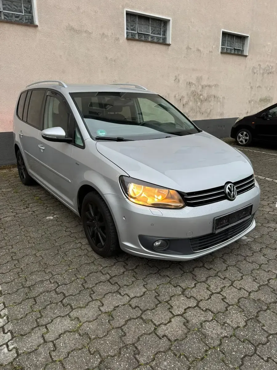 Gebraucht VW Touran Edition 140 PS (102 kW) 2014 Andere farben Van / Kleinbus