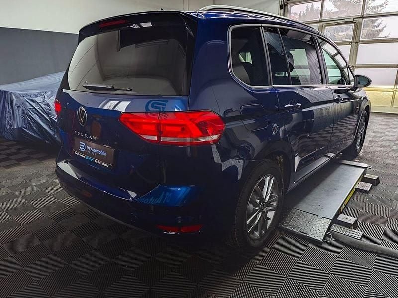 Neu VW Touran 150 PS (110 kW) 2026 Blau Van / Kleinbus