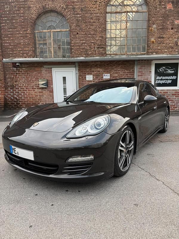 Grau Gebraucht 2010 Porsche Panamera 4S Limousine | 26.600 € (Fairer Preis) - Bild 1/4