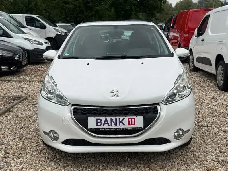 Gebraucht Peugeot 208 Active 82 PS (60 kW) 2012 Weiß Kleinwagen