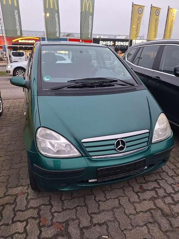 Grün Gebraucht 2000 Mercedes A190 Elegance Limousine | 2.100 € (Fairer Preis) - Bild 1/4