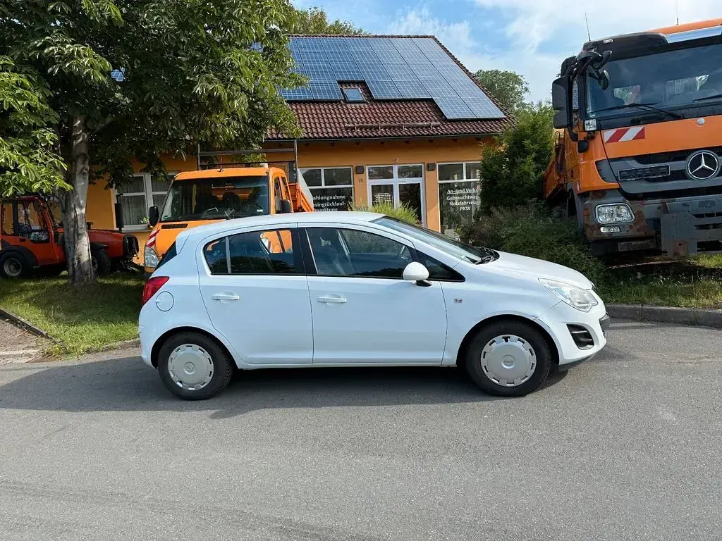 Gebraucht Opel Corsa 75 PS (55 kW) 2013 Weiß Kleinwagen