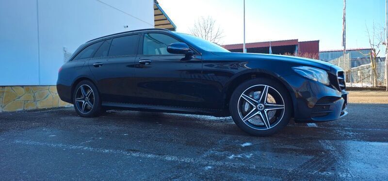 Gebraucht Mercedes E300 AMG 194 PS (142 kW) 2019 Schwarz Limousine
