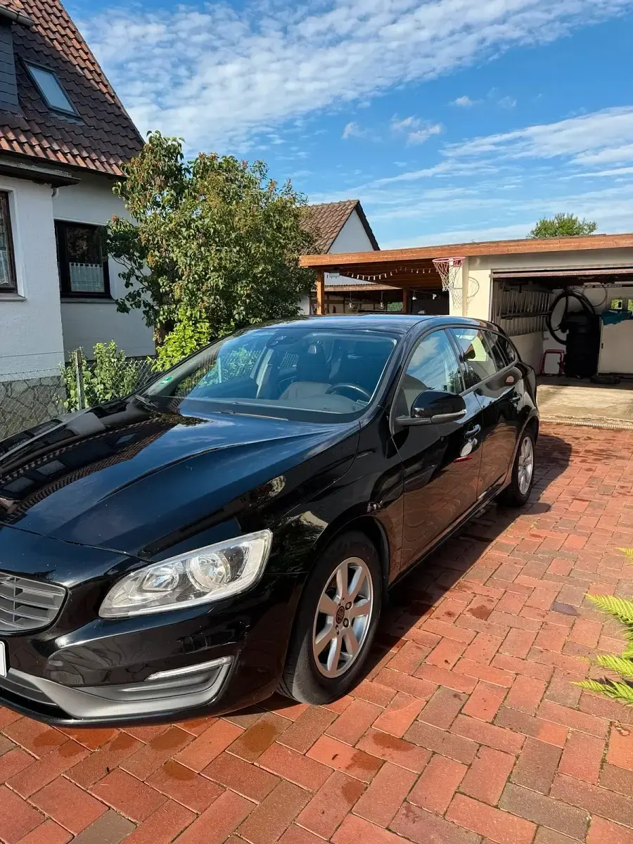 Gebraucht Volvo V60 114 PS (83 kW) 2013 Schwarz Kombi