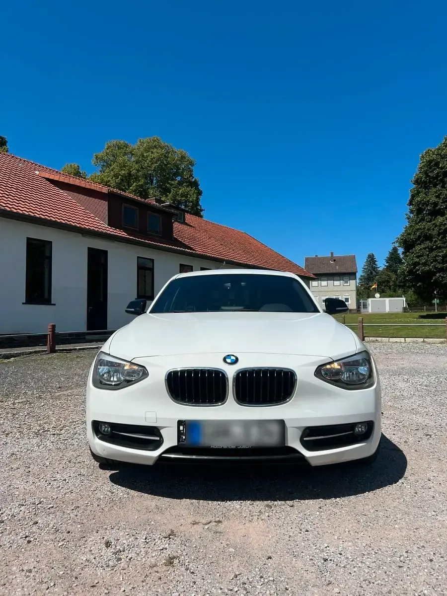 Gebraucht BMW 116 Sport Line 136 PS (100 kW) 2011 Weiß Kleinwagen