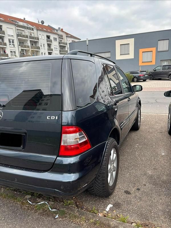 Gebraucht Mercedes ML270 163 PS (119 kW) 2003 Blau SUV