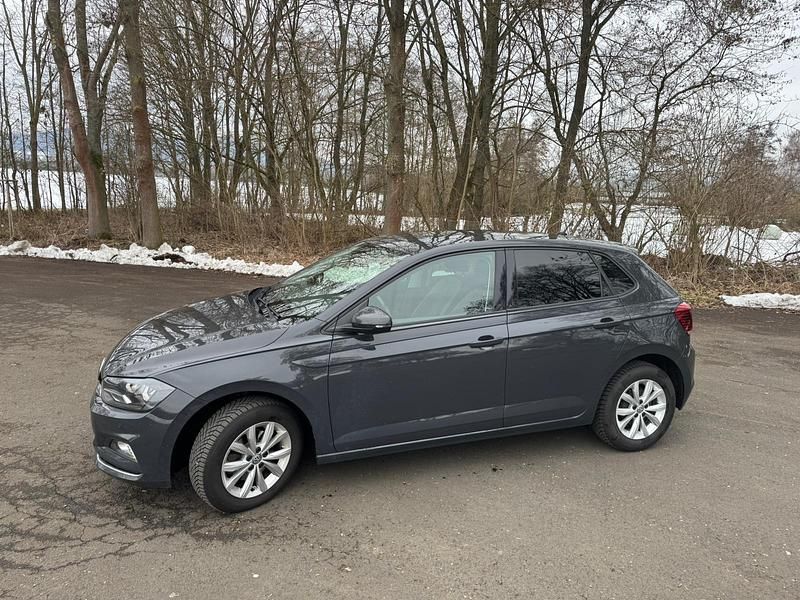 Gebraucht VW Polo 101 PS (74 kW) 2018 Grau Kleinwagen
