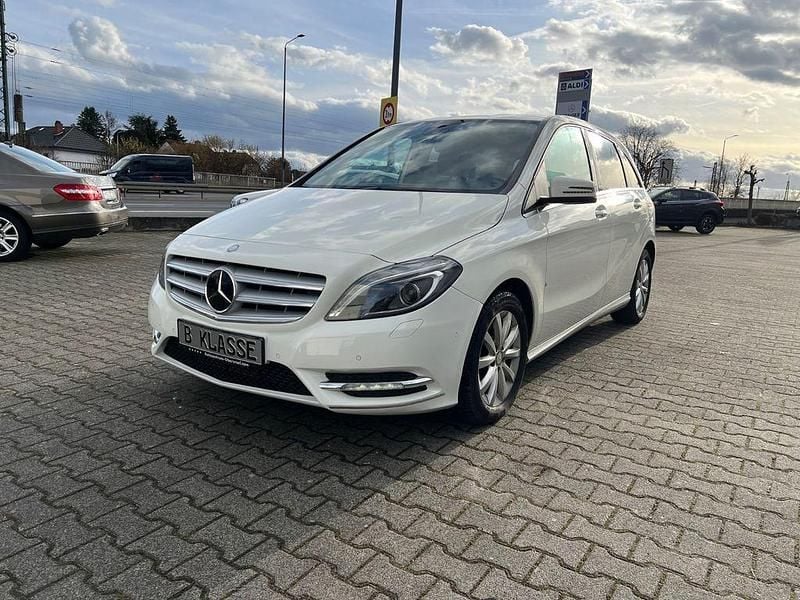 Gebraucht Mercedes B200 136 PS (100 kW) 2014 Weiß Van / Kleinbus