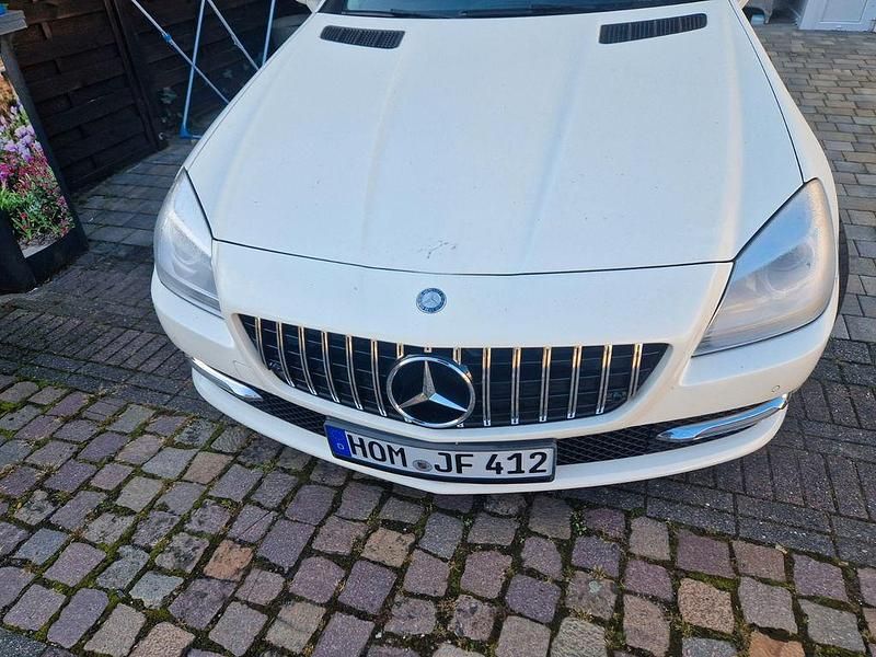 Weiß Gebraucht 2011 Mercedes SLK200 Cabrio | 18.300 € (Etwas zu teuer) - Bild 1/4