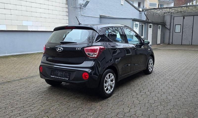 Gebraucht Hyundai i10 Classic 67 PS (49 kW) 2017 Schwarz Kleinwagen
