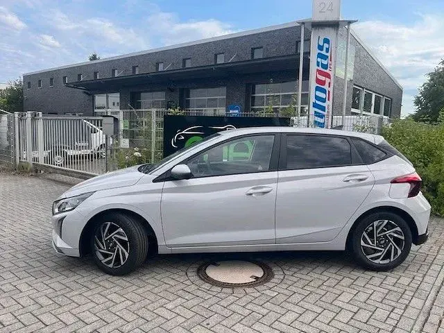 Neu Hyundai i20 Pure 79 PS (58 kW) 2026 Grau Kleinwagen