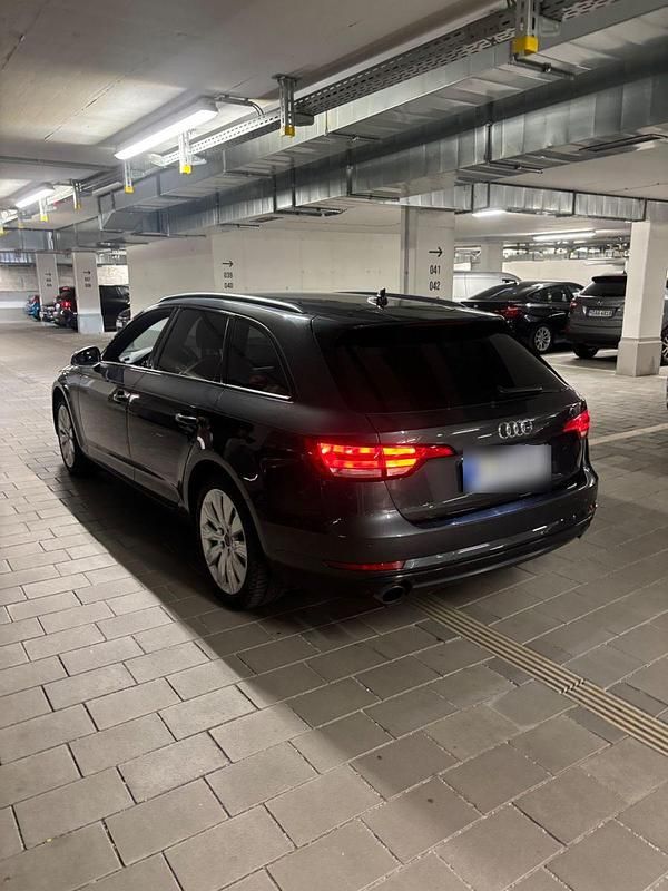 Second-hand Audi A4 Design 170 CP (125 kW) 2018 Gri Break