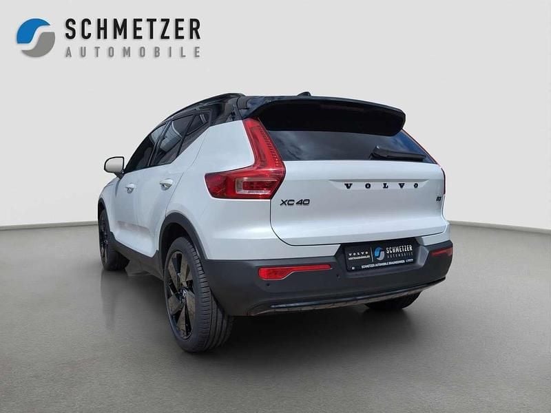 Neu Volvo XC40 Plus 163 PS (119 kW) 2026 Crystal white SUV