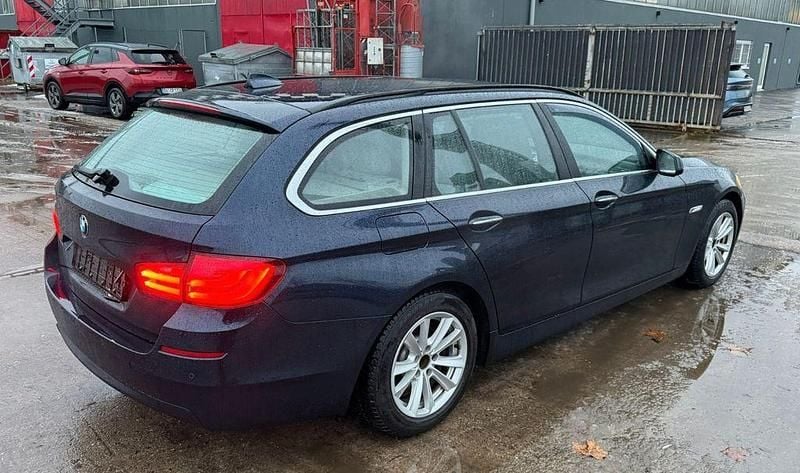 Gebraucht BMW 530 Sport Line 272 PS (200 kW) 2012 Blau Kombi