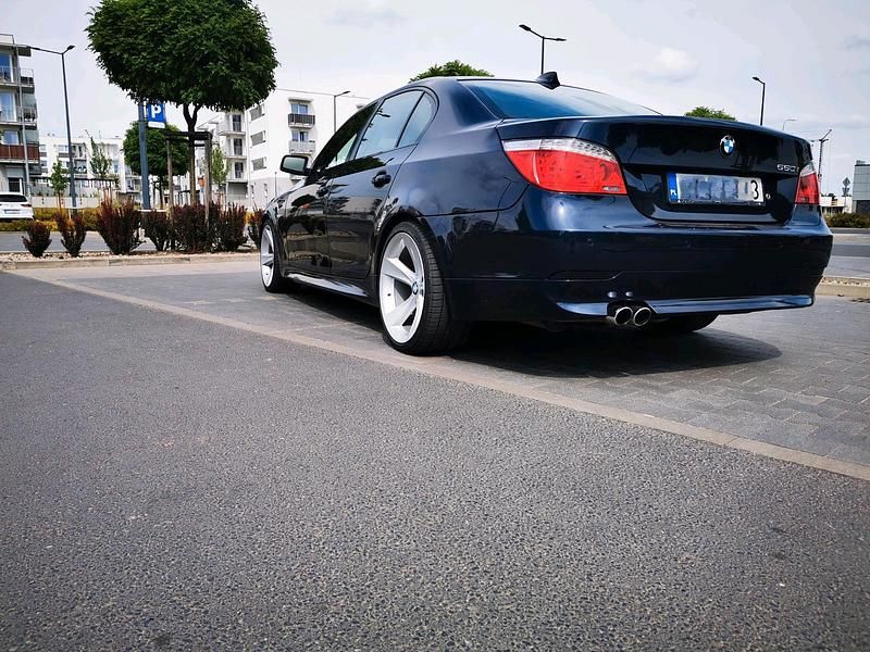 Gebraucht BMW 550 367 PS (269 kW) 2007 Blau Limousine