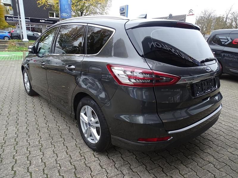 Gebraucht Ford S-MAX Titanium 165 PS (121 kW) 2020 Grau metallic Van / Kleinbus