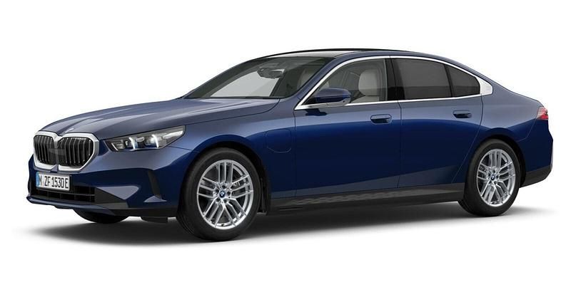 Gebraucht BMW 550e Comfort Edition 489 PS (359 kW) 2024 Blau Limousine