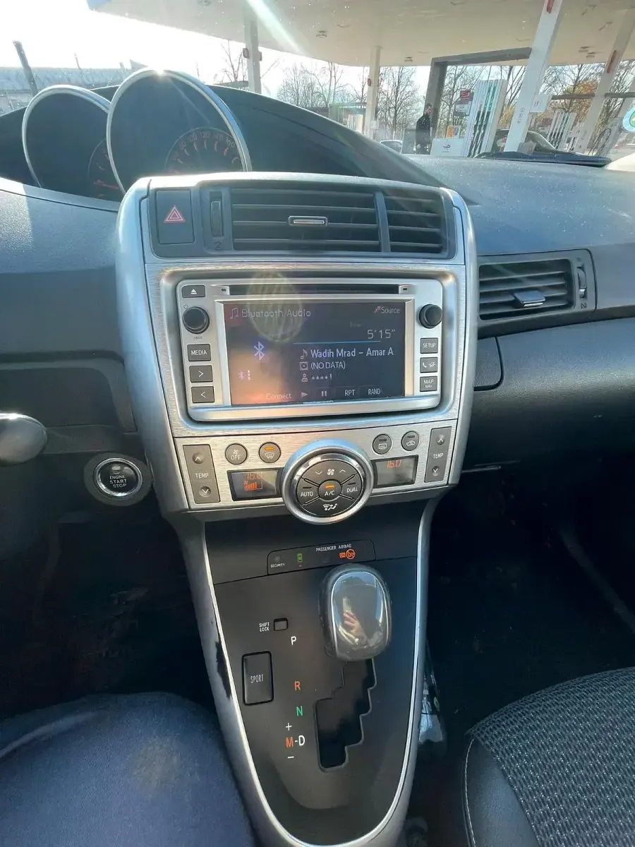 Gebraucht Toyota Verso 160 PS (117 kW) 2013 Grau Van / Kleinbus