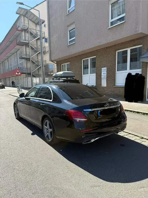 Gebraucht Mercedes E200 AMG 160 PS (117 kW) 2019 Schwarz Limousine