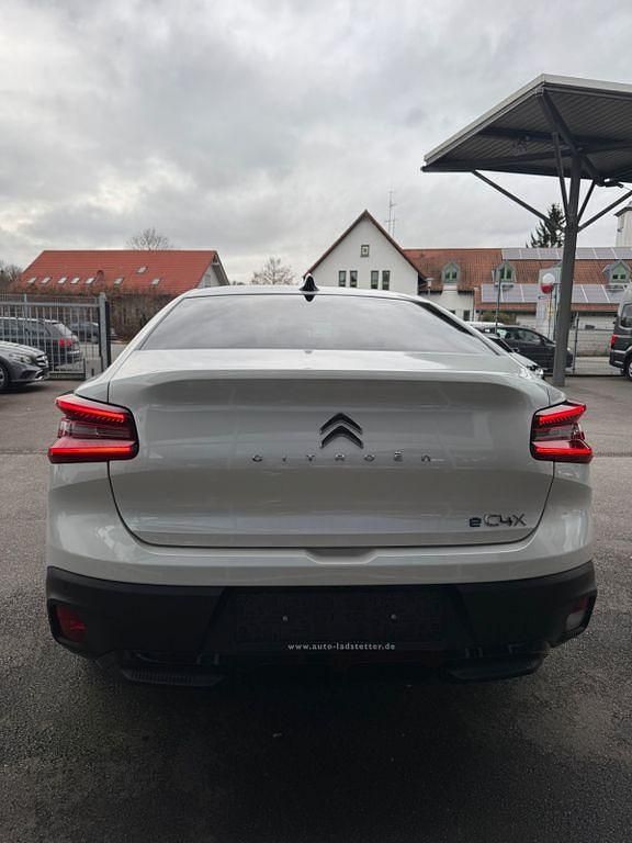 Gebraucht Citroën e-C4 Shine 100 kW (136 PS) 2023 Weiß Limousine